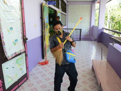 ทำความสะอาดศูนย์กักกันประจำตำบลลุโบะบือซา