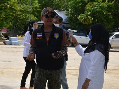 รองผู้ว่าราชการจังหวัดนราธิวาส มาปิดศูนย์กักกันตำบลลุโบะบือซา