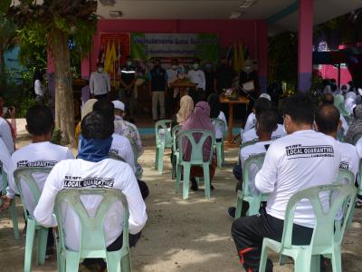 รองผู้ว่าราชการจังหวัดนราธิวาส มาปิดศูนย์กักกันตำบลลุโบะบือซา