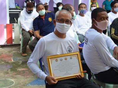 รองผู้ว่าราชการจังหวัดนราธิวาส มาปิดศูนย์กักกันตำบลลุโบะบือซา