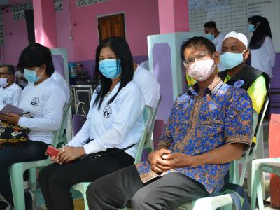 รองผู้ว่าราชการจังหวัดนราธิวาส มาปิดศูนย์กักกันตำบลลุโบะบือซา