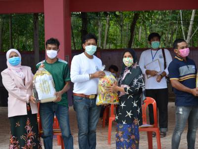 รองผู้ว่าราชการจังหวัดนราธิวาส มาปิดศูนย์กักกันตำบลลุโบะบือซา