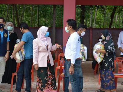 รองผู้ว่าราชการจังหวัดนราธิวาส มาปิดศูนย์กักกันตำบลลุโบะบือซา