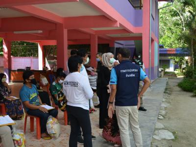 รองผู้ว่าราชการจังหวัดนราธิวาส มาปิดศูนย์กักกันตำบลลุโบะบือซา