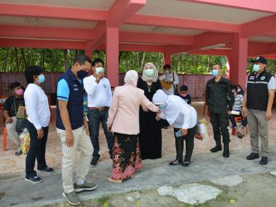 รองผู้ว่าราชการจังหวัดนราธิวาส มาปิดศูนย์กักกันตำบลลุโบะบือซา