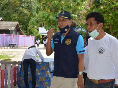 รองผู้ว่าราชการจังหวัดนราธิวาส มาปิดศูนย์กักกันตำบลลุโบะบือซา