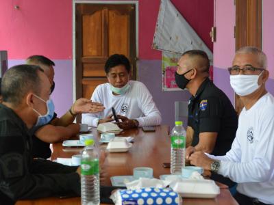 รองผู้ว่าราชการจังหวัดนราธิวาส มาปิดศูนย์กักกันตำบลลุโบะบือซา