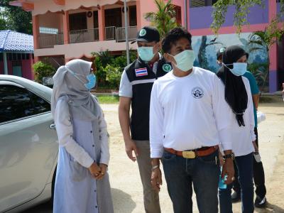 รองผู้ว่าราชการจังหวัดนราธิวาส มาปิดศูนย์กักกันตำบลลุโบะบือซา