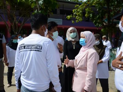 รองผู้ว่าราชการจังหวัดนราธิวาส มาปิดศูนย์กักกันตำบลลุโบะบือซา