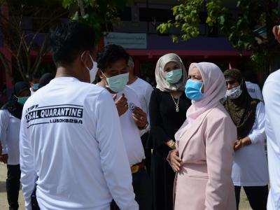 รองผู้ว่าราชการจังหวัดนราธิวาส มาปิดศูนย์กักกันตำบลลุโบะบือซา