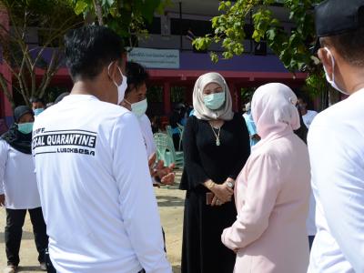 รองผู้ว่าราชการจังหวัดนราธิวาส มาปิดศูนย์กักกันตำบลลุโบะบือซา