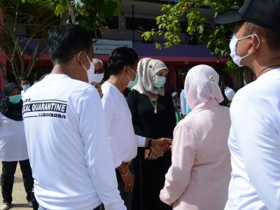 รองผู้ว่าราชการจังหวัดนราธิวาส มาปิดศูนย์กักกันตำบลลุโบะบือซา