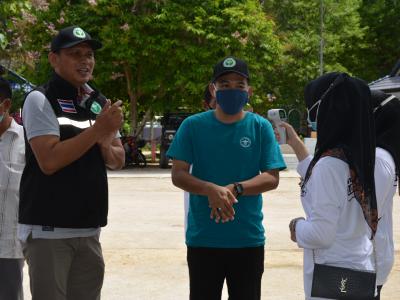 รองผู้ว่าราชการจังหวัดนราธิวาส มาปิดศูนย์กักกันตำบลลุโบะบือซา