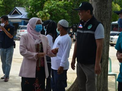 รองผู้ว่าราชการจังหวัดนราธิวาส มาปิดศูนย์กักกันตำบลลุโบะบือซา