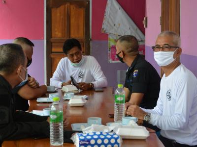 รองผู้ว่าราชการจังหวัดนราธิวาส มาปิดศูนย์กักกันตำบลลุโบะบือซา