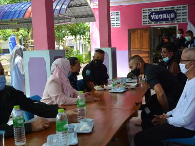 รองผู้ว่าราชการจังหวัดนราธิวาส มาปิดศูนย์กักกันตำบลลุโบะบือซา