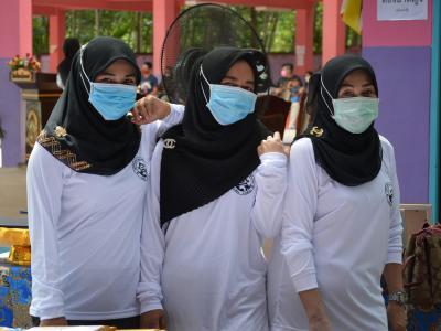 รองผู้ว่าราชการจังหวัดนราธิวาส มาปิดศูนย์กักกันตำบลลุโบะบือซา