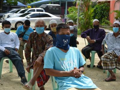 รองผู้ว่าราชการจังหวัดนราธิวาส มาปิดศูนย์กักกันตำบลลุโบะบือซา