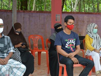รองผู้ว่าราชการจังหวัดนราธิวาส มาปิดศูนย์กักกันตำบลลุโบะบือซา