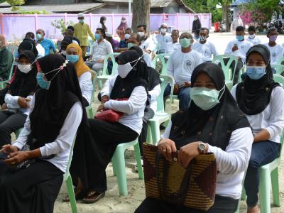 รองผู้ว่าราชการจังหวัดนราธิวาส มาปิดศูนย์กักกันตำบลลุโบะบือซา