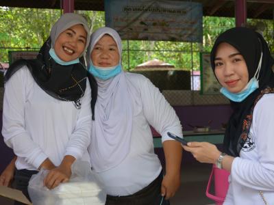 รองผู้ว่าราชการจังหวัดนราธิวาส มาปิดศูนย์กักกันตำบลลุโบะบือซา