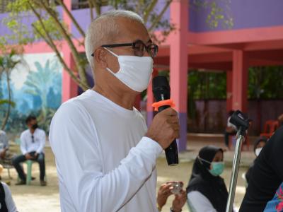 รองผู้ว่าราชการจังหวัดนราธิวาส มาปิดศูนย์กักกันตำบลลุโบะบือซา