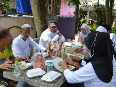รองผู้ว่าราชการจังหวัดนราธิวาส มาปิดศูนย์กักกันตำบลลุโบะบือซา
