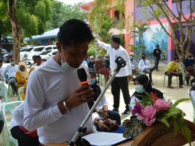 รองผู้ว่าราชการจังหวัดนราธิวาส มาปิดศูนย์กักกันตำบลลุโบะบือซา