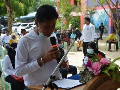 รองผู้ว่าราชการจังหวัดนราธิวาส มาปิดศูนย์กักกันตำบลลุโบะบือซา