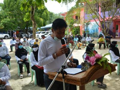 รองผู้ว่าราชการจังหวัดนราธิวาส มาปิดศูนย์กักกันตำบลลุโบะบือซา
