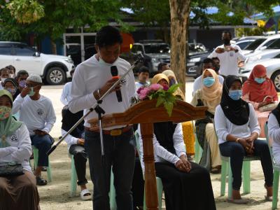 รองผู้ว่าราชการจังหวัดนราธิวาส มาปิดศูนย์กักกันตำบลลุโบะบือซา