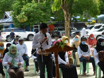 รองผู้ว่าราชการจังหวัดนราธิวาส มาปิดศูนย์กักกันตำบลลุโบะบือซา
