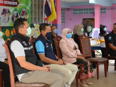 รองผู้ว่าราชการจังหวัดนราธิวาส มาปิดศูนย์กักกันตำบลลุโบะบือซา