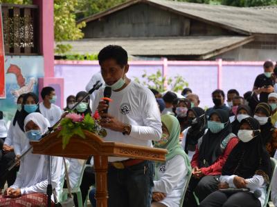 รองผู้ว่าราชการจังหวัดนราธิวาส มาปิดศูนย์กักกันตำบลลุโบะบือซา