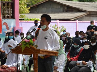 รองผู้ว่าราชการจังหวัดนราธิวาส มาปิดศูนย์กักกันตำบลลุโบะบือซา