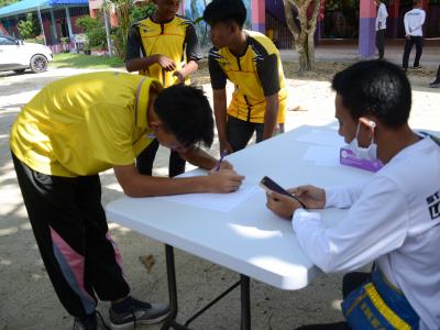 กิจกรรมทำความสะอาดศูนย์กักกันประจำตำบลลุโบะบือซา(โรงเรียนบ้านกาแ