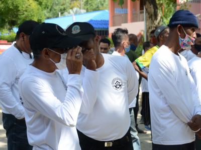 กิจกรรมทำความสะอาดศูนย์กักกันประจำตำบลลุโบะบือซา(โรงเรียนบ้านกาแ