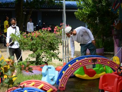 กิจกรรมทำความสะอาดศูนย์กักกันประจำตำบลลุโบะบือซา(โรงเรียนบ้านกาแ
