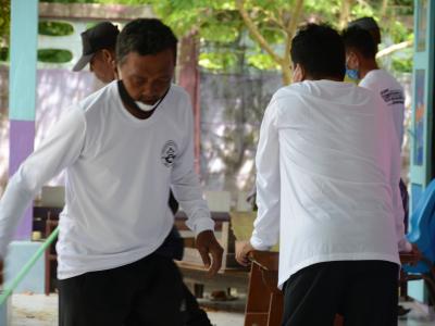 กิจกรรมทำความสะอาดศูนย์กักกันประจำตำบลลุโบะบือซา(โรงเรียนบ้านกาแ