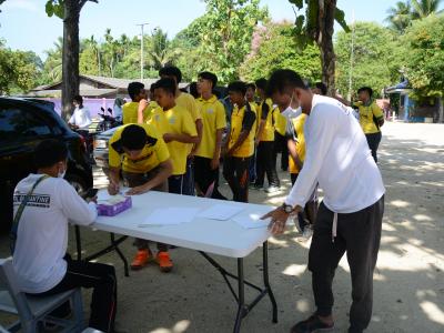 กิจกรรมทำความสะอาดศูนย์กักกันประจำตำบลลุโบะบือซา(โรงเรียนบ้านกาแ