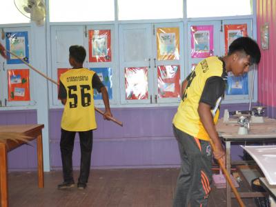 กิจกรรมทำความสะอาดศูนย์กักกันประจำตำบลลุโบะบือซา(โรงเรียนบ้านกาแ