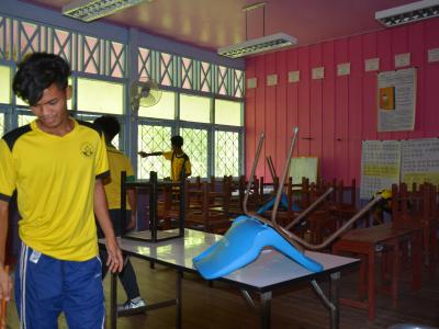 กิจกรรมทำความสะอาดศูนย์กักกันประจำตำบลลุโบะบือซา(โรงเรียนบ้านกาแ