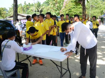 กิจกรรมทำความสะอาดศูนย์กักกันประจำตำบลลุโบะบือซา(โรงเรียนบ้านกาแ