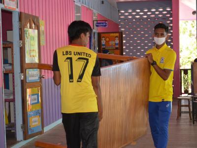 กิจกรรมทำความสะอาดศูนย์กักกันประจำตำบลลุโบะบือซา(โรงเรียนบ้านกาแ