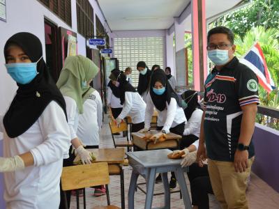 กิจกรรมทำความสะอาดศูนย์กักกันประจำตำบลลุโบะบือซา(โรงเรียนบ้านกาแ