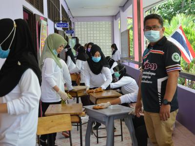 กิจกรรมทำความสะอาดศูนย์กักกันประจำตำบลลุโบะบือซา(โรงเรียนบ้านกาแ