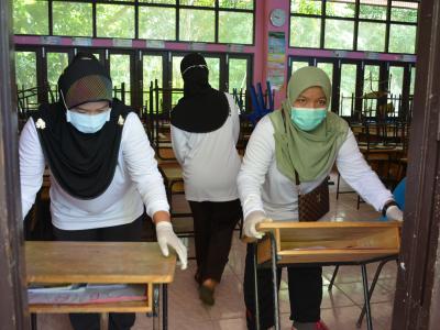 กิจกรรมทำความสะอาดศูนย์กักกันประจำตำบลลุโบะบือซา(โรงเรียนบ้านกาแ