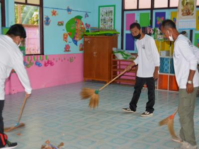 กิจกรรมทำความสะอาดศูนย์กักกันประจำตำบลลุโบะบือซา(โรงเรียนบ้านกาแ