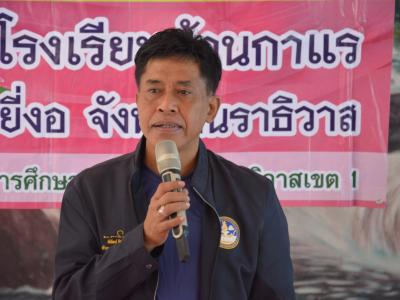 นายกลงพื้นทีแจกหน้ากากให้กับโรงเรียนทั้ง3โรง ในตำบลลุโบะบือซา