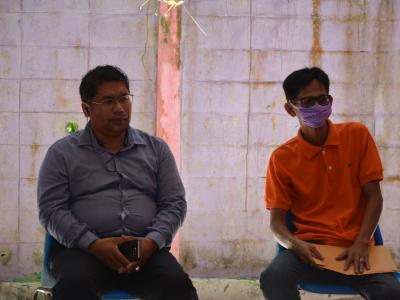 นายกลงพื้นทีแจกหน้ากากให้กับโรงเรียนทั้ง3โรง ในตำบลลุโบะบือซา
